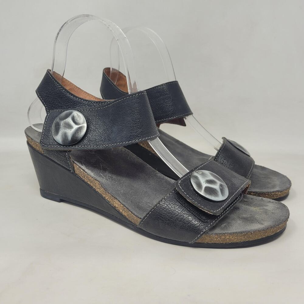 Taos Sandals 10 EU41 Black Leather Wedge Carousel Slingback Medallion 3209